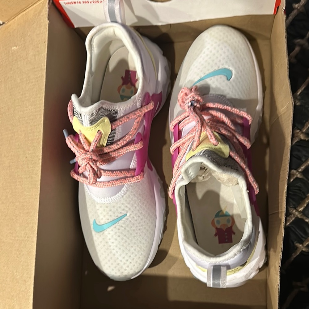 Women’s Nike Presto React in Hyper violet/white
